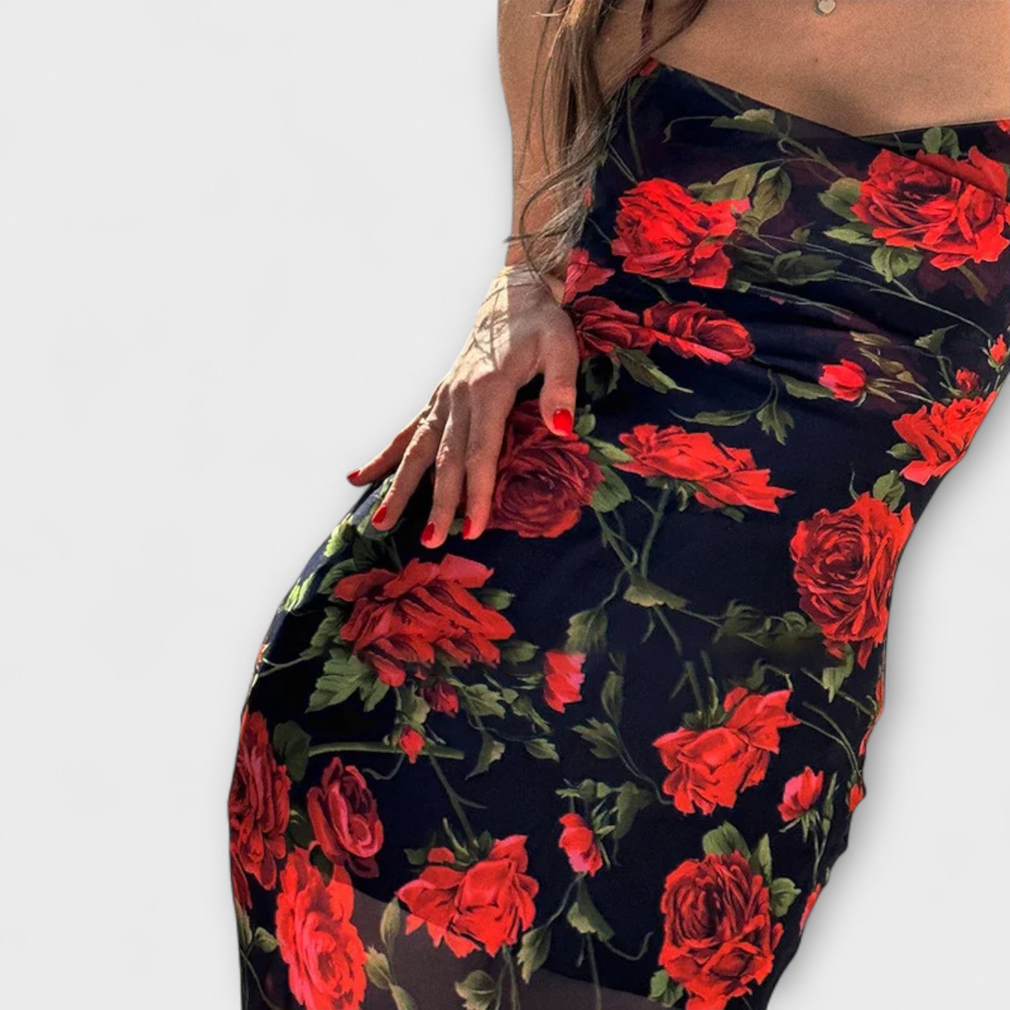 Kleit bodycon lillemustriga ja rihmadega